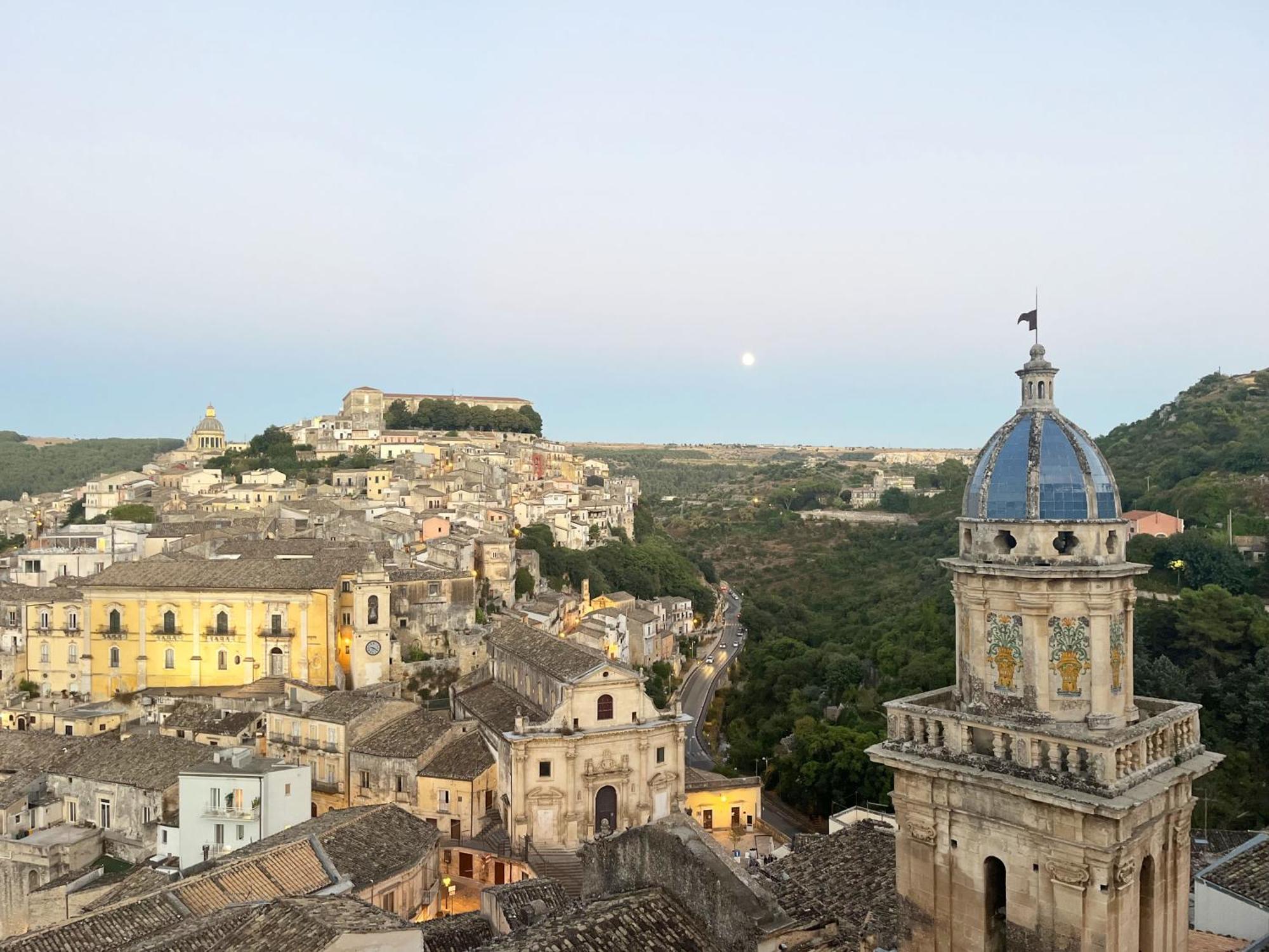 La Casa Di Irene - Suites Con Vista Ragusa Buitenkant foto